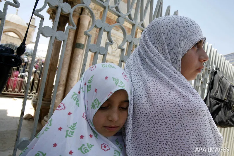 Palestinian worshippers pray outside al-Aqsa mosque in Jerusalem's Old City on the Second Friday of the holy month of Ramadan July 27, 2012. Israeli police said that Palestinian over the age of 40 would be freely permitt...