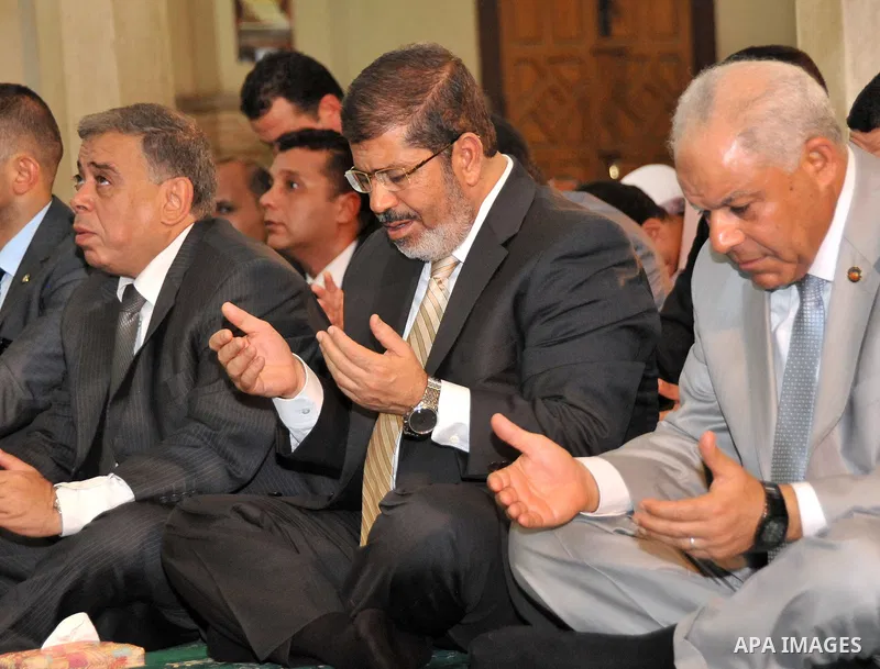 Egyptian President Mohamed Morsi performing Friday noon prayers at a mosque in the district of Fayoum, south west of Cairo, during the Muslim holy fasting month of Ramadan, on July 27, 2012. Photo by Egyptian Presidency