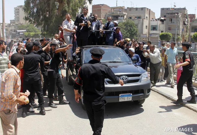 Egypt's President Mohamed Mursi (not pictured) gather outside a mosque where Mursi will be taking part in Friday prayers during the Islamic holy month of Ramadan in Fayoum, about 100 km (60 miles) southeast of Cairo, Jul...