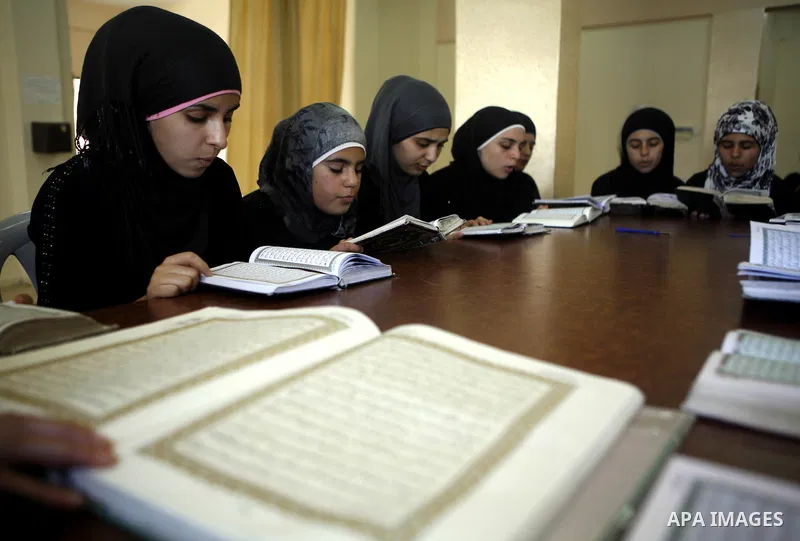 Palestinian girls read the holy Qur'an at mosque in the West bank city of Nablus, on 29 July 2012. Muslims around the world refrain from eating, drinking and sexual intercourse from dawn till dusk during Ramadan, the hol...