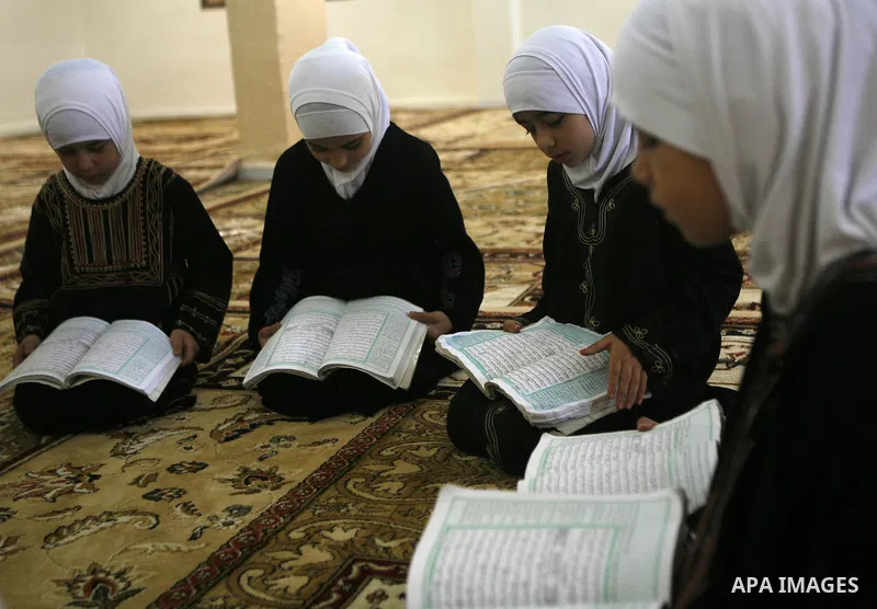Palestinian girls read the holy Qur'an at mosque in the West bank city of Nablus, on 29 July 2012. Muslims around the world refrain from eating, drinking and sexual intercourse from dawn till dusk during Ramadan, the hol...