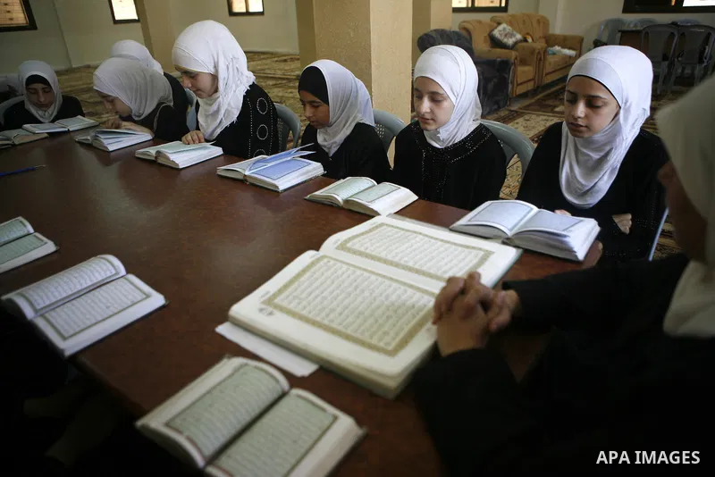 Palestinian girls read the holy Qur'an at mosque in the West bank city of Nablus, on 29 July 2012. Muslims around the world refrain from eating, drinking and sexual intercourse from dawn till dusk during Ramadan, the hol...