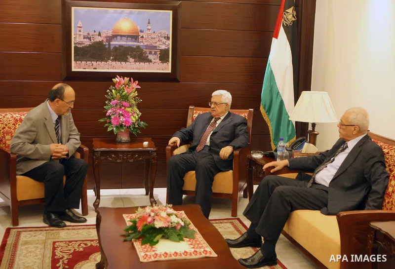 Palestinian President Mahmoud Abbas (Abu Mazen) meets with Finance Minister Nabil Kassis, in the West Bank city of Ramallah, on 04 August 2012. Photo by Thaer Ganaim
