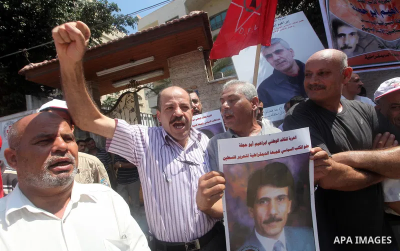 Palestinians participate a protest to calling the release of Palestinian prisoner Ibrahim Abu Hijleh from Israeli jailed, in front of the Red Cross in Gaza city, on Aug. 09, 2012. Photo by Majdi Fathi