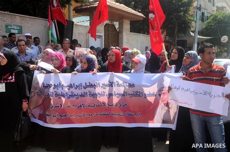 Palestinians participate a protest to calling the release of Palestinian prisoner Ibrahim Abu Hijleh from Israeli jailed, in front of the Red Cross in Gaza city, on Aug. 09, 2012. Photo by Majdi Fathi