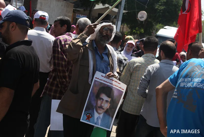 Palestinians participate a protest to calling the release of Palestinian prisoner Ibrahim Abu Hijleh from Israeli jailed, in front of the Red Cross in Gaza city, on Aug. 09, 2012. Photo by Majdi Fathi