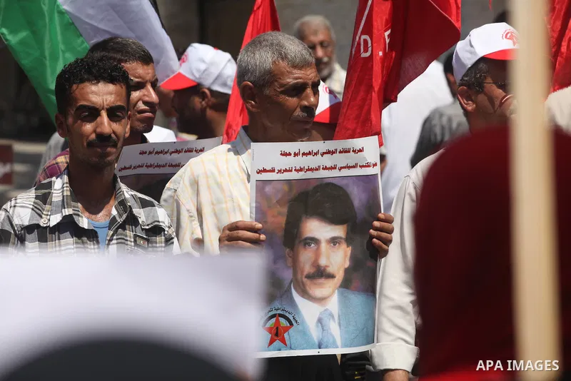 Palestinians participate a protest to calling the release of Palestinian prisoner Ibrahim Abu Hijleh from Israeli jailed, in front of the Red Cross in Gaza city, on Aug. 09, 2012. Photo by Majdi Fathi