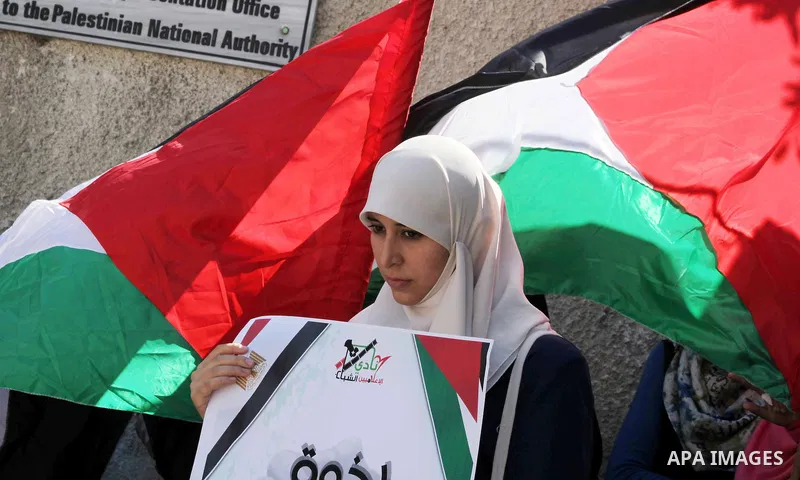 Palestinian youths hold Palestinian and Egyptian flags Outside the Egyptian embassy on August 9, 2012, in the gaza city , in memory of the 16 Egyptian soldiers who were killed in a militant ambush on August 5, at a check...