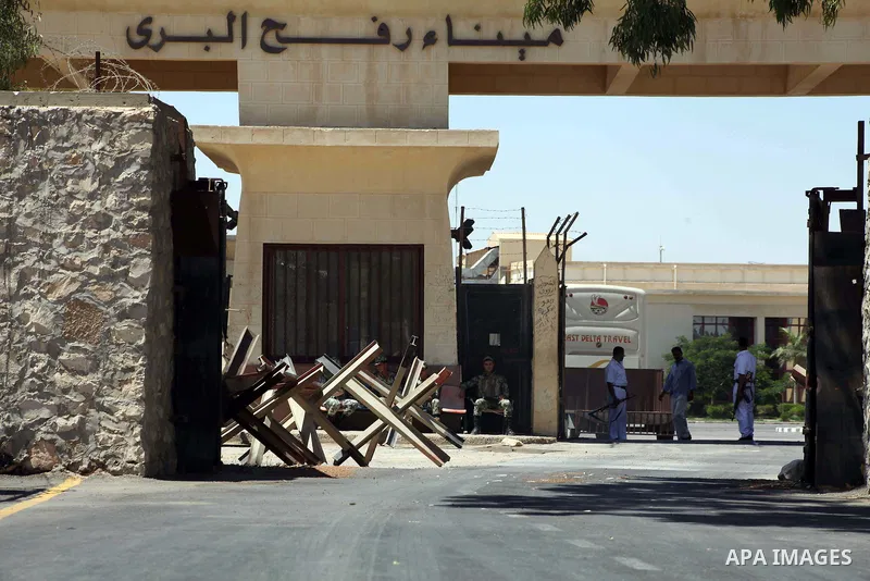 Egyptian policemen stand guard at Rafah border crossing between Egypt and southern Gaza Strip August 10, 2012. Egyptian military forces have captured six "terrorists" in the Sinai region after an attack on a police stati...