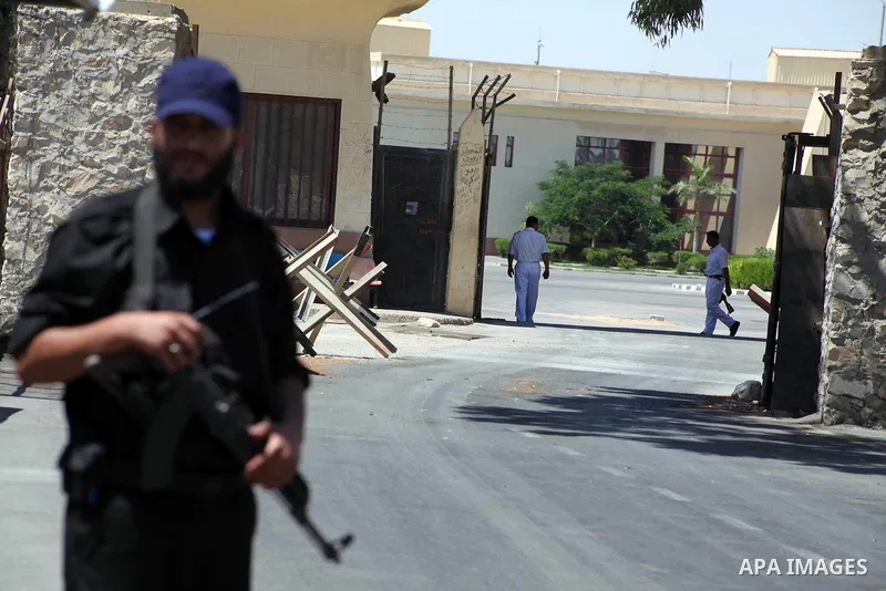 Egyptian policemen (back) and Palestinian soldier (front) stand guard at Rafah border crossing between Egypt and southern Gaza Strip August 10, 2012. Egyptian military forces have captured six "terrorists" in the Sinai r...