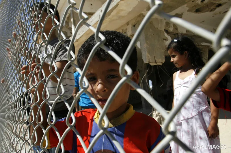 Palestinian children wait passengers arrive from Egypt at the Rafah border crossing in the southern Gaza Strip August 10, 2012. Egyptian military forces have captured six "terrorists" in the Sinai region after an attack...