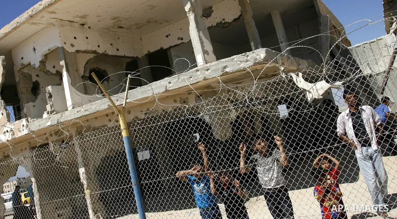 Palestinian children wait passengers arrive from Egypt at the Rafah border crossing in the southern Gaza Strip August 10, 2012. Egyptian military forces have captured six "terrorists" in the Sinai region after an attack...