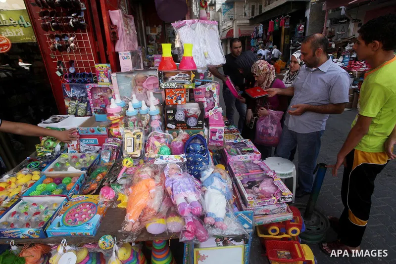 Palestinians shop at a market in Gaza city on Aug 13,2012, as Muslims over the world prepare to celebrate Eid al-Fitr, a three day holiday marking the end of the religious month of Ramadan in which believers abstain from...