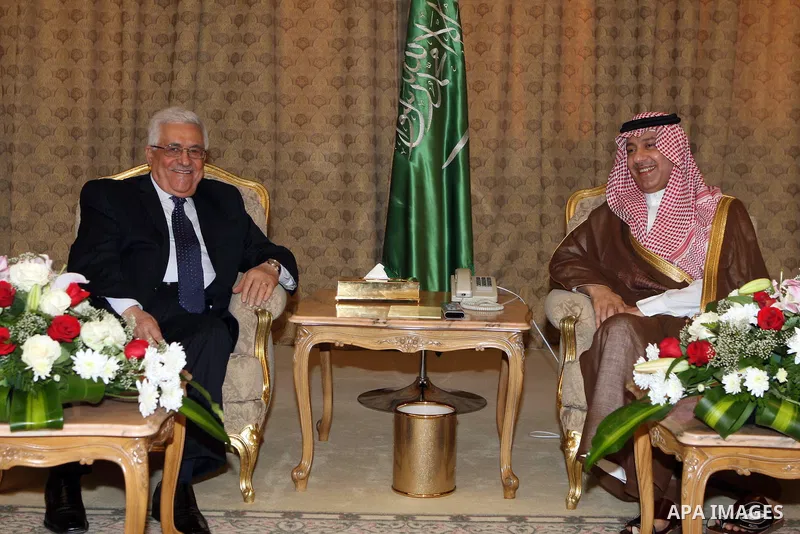 Palestinian President Mahmoud Abbas (Abu Mazen) meets with Saudi Deputy Foreign Minister Prince Abdul Aziz bin Abdullah bin Abdul Aziz Al Saud in Mecca on 15 August 2012. Photo by Thaer Ganaim
