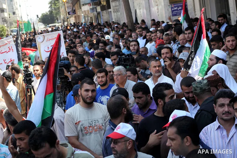 Palestinian demonstrators take part in an annual rally marking Al-Quds Day (Jerusalem Day) , on the last Friday of the holy month of Ramadan, in Gaza city, Friday, Aug. 17, 2012. Photo by Ashraf Amra