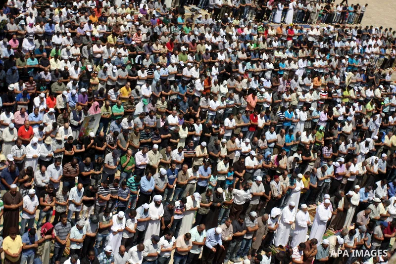 Palestinian Muslim worshippers pray outside the Dome of the Rock at al-Aqsa mosque compound, Islam's third holiest site, on August 17, 2012, in the old city of Jerusalem, on the last Friday of the Muslim holy fasting mon...
