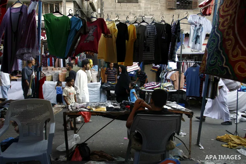 Palestinians shop at the market during preparations for the Eid Al-Fitr feast in Rafah in the southern of Gaza strip on Aug 16, 2012, as Muslims over the world prepare to celebrate Eid al-Fitr, a three day holiday markin...