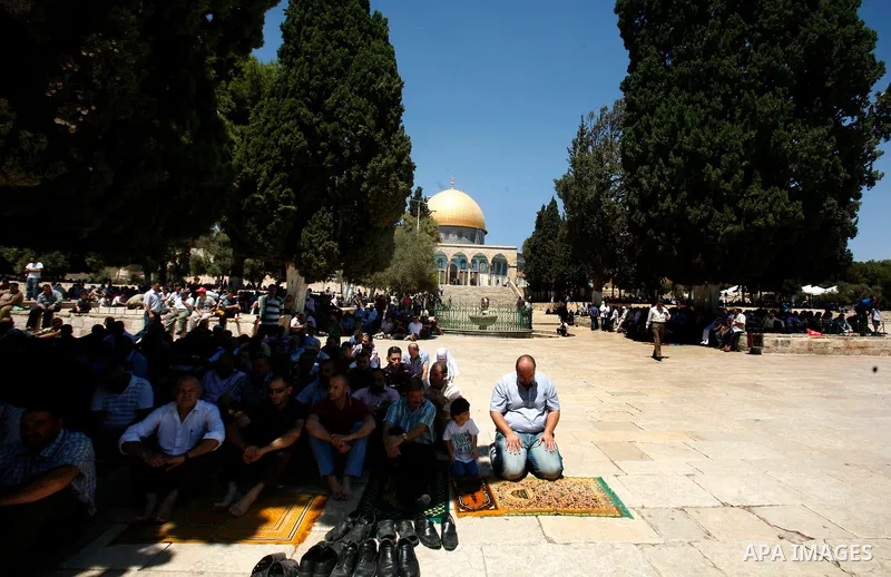 Palestinian Muslim worshippers participate Friday prayers at the al-Aqsa Mosque, in Jerusalem's old city on Aug 24, 2012. Photo by Mahfouz Abu Turk