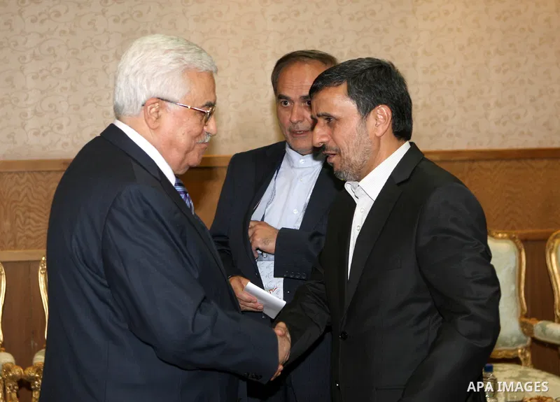 Palestinian President Mahmoud Abbas (L) meets with Iranian President Mahmoud Ahmadinejad on the sidelines of the Non-Aligned opening in Tehran, 30 August 2012. Iranian Supreme Leader Ayatollah Ali Khamenei opened the Non...