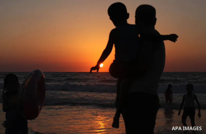 Palestinians enjoy a day at the beach during the last Friday holiday before the beginning of new school year in Gaza city, Aug 31, 2012. Next Sunday is the First day for the new school year according to Palestinian Minis...