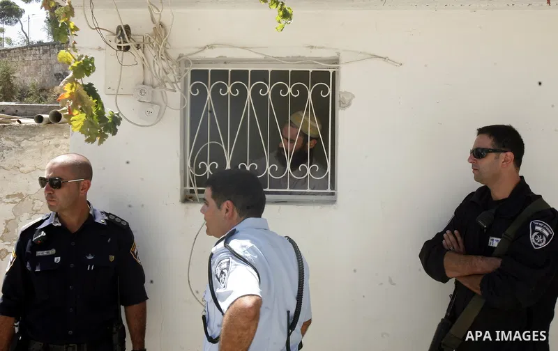 Israeli police stand guards while Israeli Jewish settlers work at a Palestinian house after Israeli police evict his owner in Ras al-Amoud neighborhood, south of al-Aqsa Mosque in Jerusalem's Old City, on 02 Septemper 20...