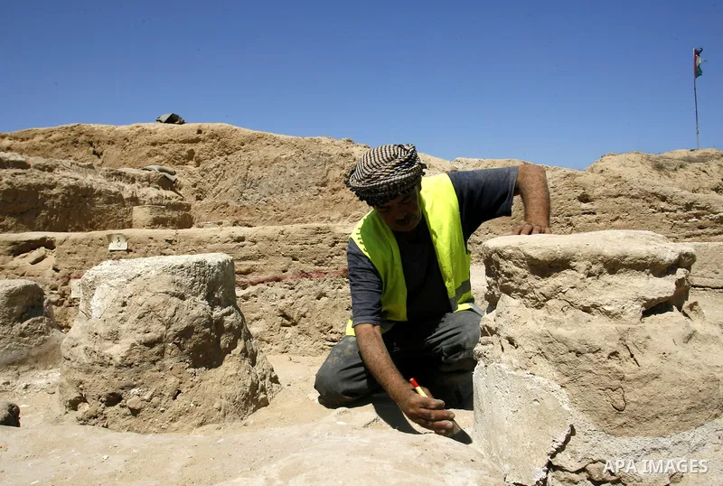 Palestinian workers do excavation in a new discovered archeological site dating back to the Iron-Age period in Rafah, southern Gaza Strip, on Aug. 30, 2012. Photo by Eyad Al Baba