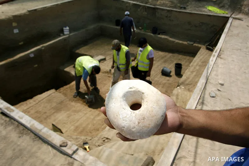 Palestinian workers do excavation in a new discovered archeological site dating back to the Iron-Age period in Rafah, southern Gaza Strip, on Aug. 30, 2012. Photo by Eyad Al Baba