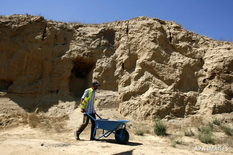 Palestinian workers do excavation in a new discovered archeological site dating back to the Iron-Age period in Rafah, southern Gaza Strip, on Aug. 30, 2012. Photo by Eyad Al Baba