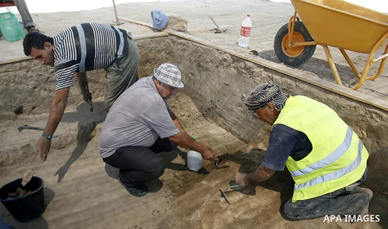 Palestinian workers do excavation in a new discovered archeological site dating back to the Iron-Age period in Rafah, southern Gaza Strip, on Aug. 30, 2012. Photo by Eyad Al Baba