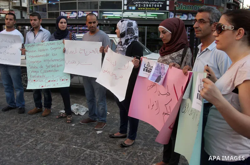 Palestinian journalists protest to demand the release of Palestinian journalist kidnapped Bashar Qaddoumi in Syria, in the West Bank city of Ramallah September 4, 2012. Photo by Issam Rimawi