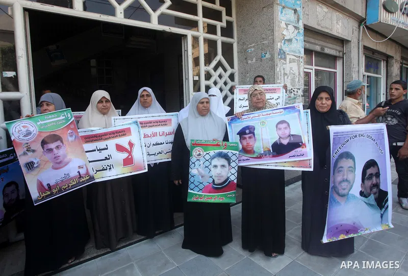 Palestinian journalists and families prisoners during a protest in Gaza Cityto demand the release of Palestinian prisoners from Israeli jails September 5, 2012. Photo by Ashraf Amra