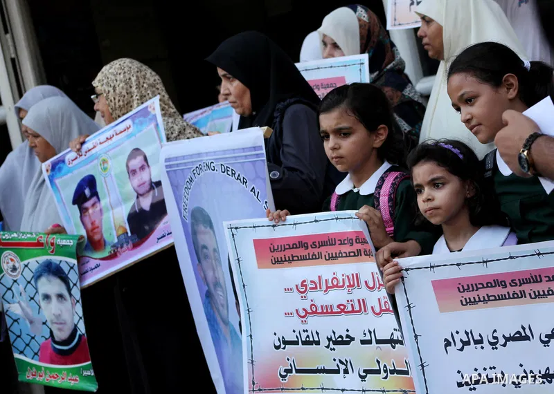 Palestinian journalists and families prisoners during a protest in Gaza Cityto demand the release of Palestinian prisoners from Israeli jails September 5, 2012. Photo by Ashraf Amra