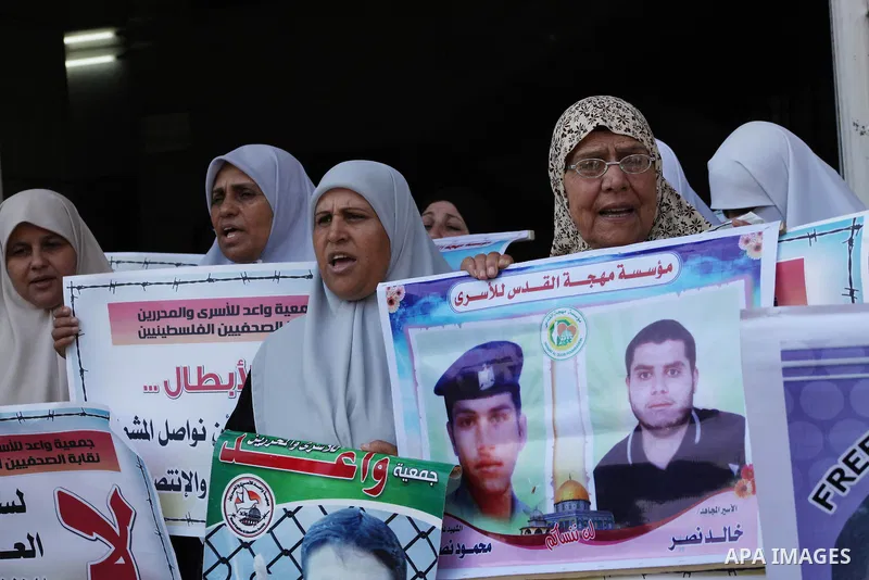 Palestinian journalists and families prisoners during a protest in Gaza Cityto demand the release of Palestinian prisoners from Israeli jails September 5, 2012. Photo by Ashraf Amra