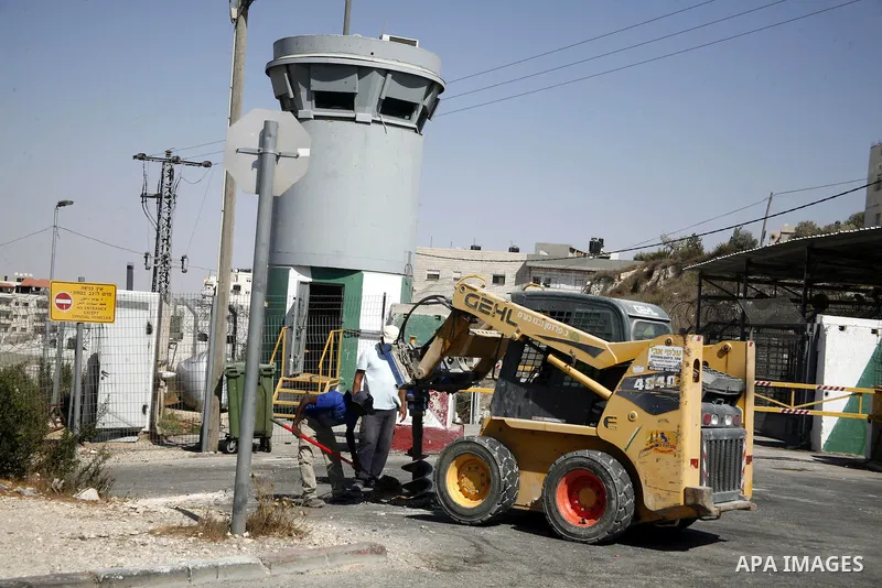 A part of Israel's separation barrier between Pisgat Ze'ev Jewish settlement and Shu'fat refugee camp near Jerusalem city on Sep. 05, 2012. Pisgat Ze'ev is situated east of Shuafat and Beit Hanina, west of Hizma, south o...