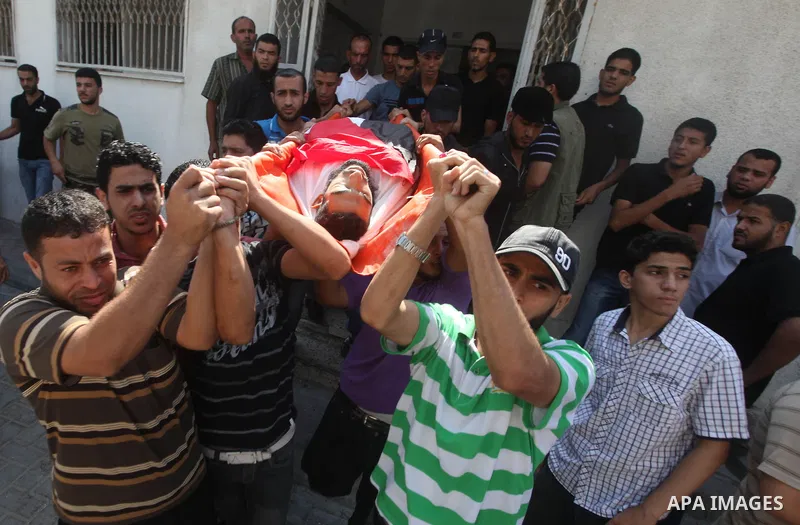 Palestinian mourners carry the body of gunman Khaled Al-Geram during his funeral in Gaza City September 6, 2012. An Israeli air strike on the Hamas-governed Gaza Strip killed three gunmen, one of them Al-Geram, as they t...