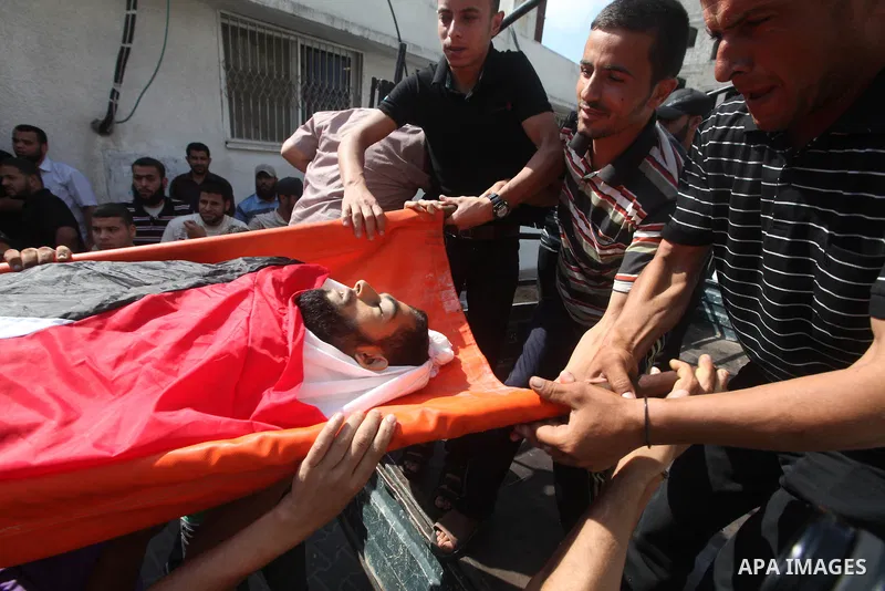 Palestinian mourners carry the body of gunman Khaled Al-Geram during his funeral in Gaza City September 6, 2012. An Israeli air strike on the Hamas-governed Gaza Strip killed three gunmen, one of them Al-Geram, as they t...