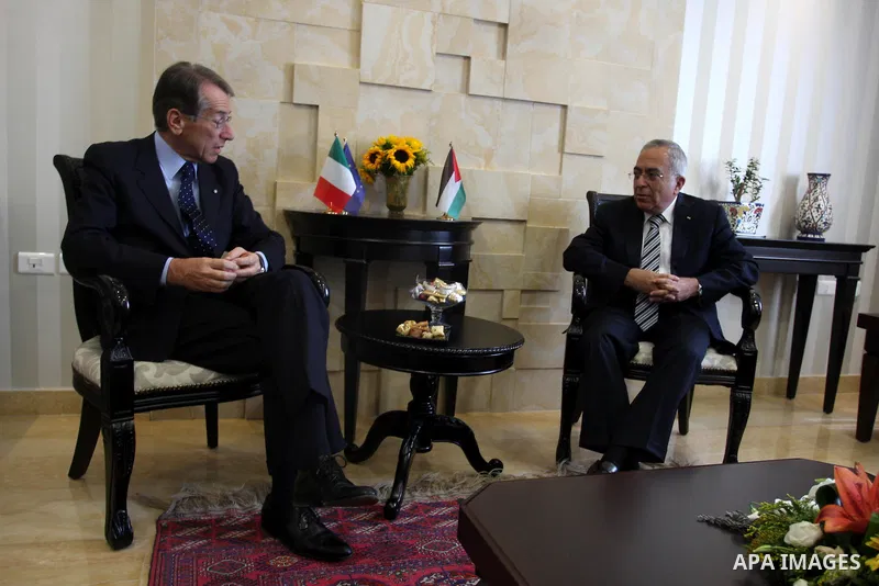 Palestinian prime minister Salam Fayyad (R) meets with his Italian counterpart Giulio Terzi at the foreign ministry in the West Bank city of Ramallah on September 6, 2012. Photo by Issam Rimawi