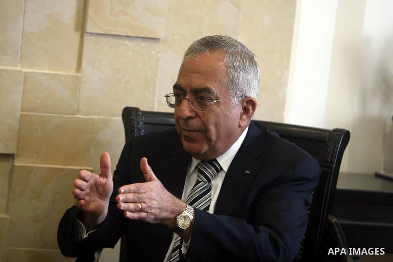 Palestinian prime minister Salam Fayyad (R) meets with his Italian counterpart Giulio Terzi at the foreign ministry in the West Bank city of Ramallah on September 6, 2012. Photo by Issam Rimawi