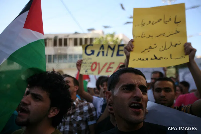 Palestinians call for Palestinian Prime Minister Salam Fayyad to step down as they demonstrate against the high and increasing cost of living, in a protest in the West Bank city of Hebron, 06 September 2012. Photo by Mam...