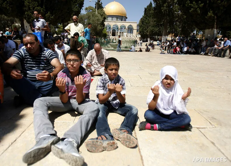 Palestinian Muslims pray in the Dome of the Rock on the compound known to Muslims as al-Haram al-Sharif and to Jews as Temple Mount during the second Friday of the holy month of Ramadan in Jerusalem's Old City on Sep. 07...