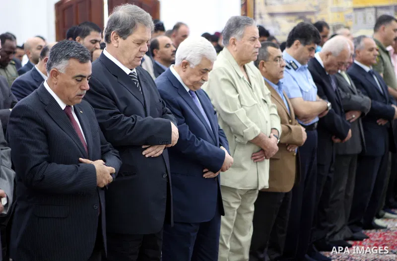 Palestinian President Mahmoud Abbas (Abu Mazen) pray Friday prayers in the West Bank city of Ramallah on Sep. 07, 2012 . Photo by Thaer Ganaim