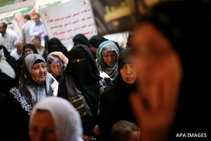 Palestinians hold a placard depicting jailed relatives during a protest in Gaza City calling for the release of Palestinian prisoners from Israeli jails September 10, 2012. Photo by Ashraf Amra