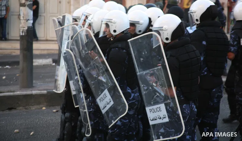 Palestinian security forces disperse crowds outside a police station during clashes at a demonstration against high living costs and the government in the West Bank city of Hebron September 10, 2012. Palestinian youths a...