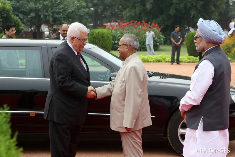 Palestinian President Mahmoud Abbas (Abu Mazen) during the official reception in the Indian capital, New Delhi, on Sep.11, 2012. Photo by Thaer Ganaim