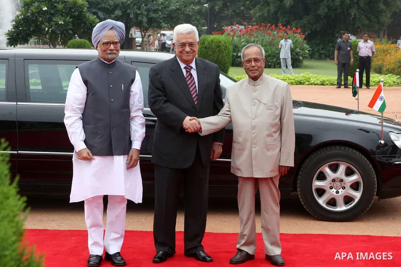 Palestinian President Mahmoud Abbas (Abu Mazen) during the official reception in the Indian capital, New Delhi, on Sep.11, 2012. Photo by Thaer Ganaim