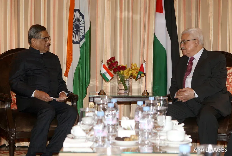 Palestinian President Mahmoud Abbas (Abu Mazen) meets with Indian External Affairs Minister Q. M. Krishna in the Indian capital, New Delhi, on Sep.11, 2012. Photo by Thaer Ganaim