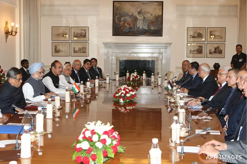 Palestinian President Mahmoud Abbas (Abu Mazen) meets with Prime Minister Manmohan Singh, in the Indian capital, New Delhi, on Sep.11, 2012. Photo by Thaer Ganaim
