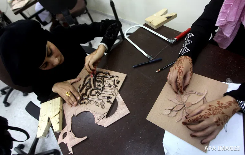 Palestinian students at the Islamic university of Gaza, participate in a project funded by the Turkish President ragab ardogan in Gaza City, on Sep. 12, 2012. during visit Consul General Shaker Ozcan Turkish Torlnr. Phot...