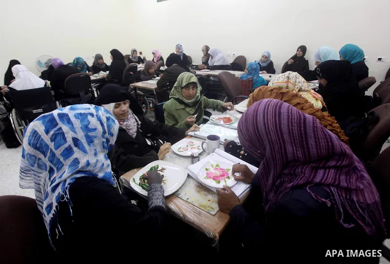 Palestinian students at the Islamic university of Gaza, participate in a project funded by the Turkish President ragab ardogan in Gaza City, on Sep. 12, 2012. during visit Consul General Shaker Ozcan Turkish Torlnr. Phot...
