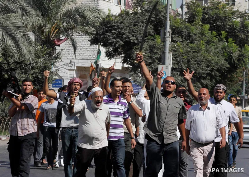 Palestinians chant during protest in front of the United Nations headquarters in Gaza city against the showing of a movie that is allegedly offensive to Muslim Prophet Mohammad, Sept 12, 2012. Photo by Ashraf Amra